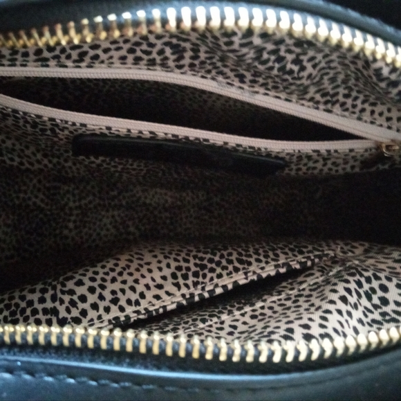 👜🖤Sole Society | Hand Bag🖤👜 / Crossbody Bag | Black & Gold | Never Used NWT - Picture 7 of 8